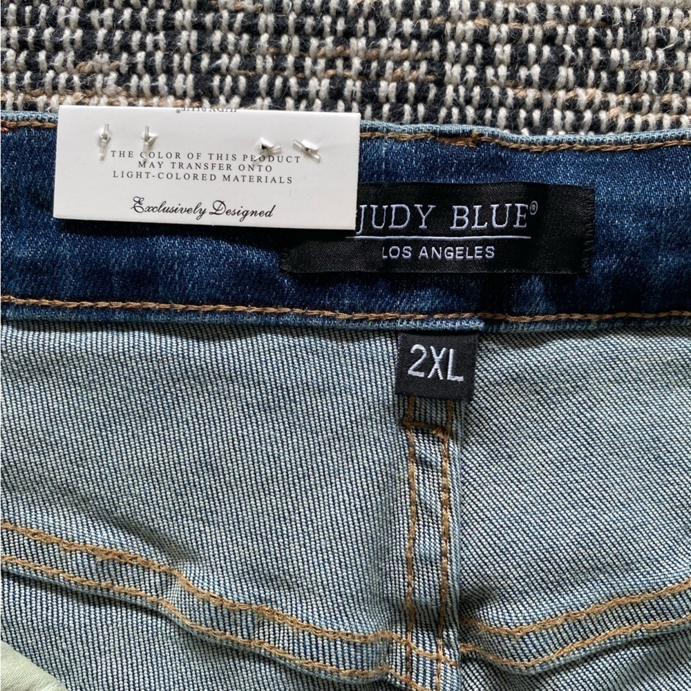 Judy Blue High Waisted Vintage Wash Tummy Control Cuffed Denim Short Plus 2X - Picture 13 of 16